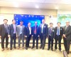 Phó Chủ tịch UBND tỉnh Nguyễn Quân Chính (giữa) chụp ảnh lưu niệm với các đại biểu