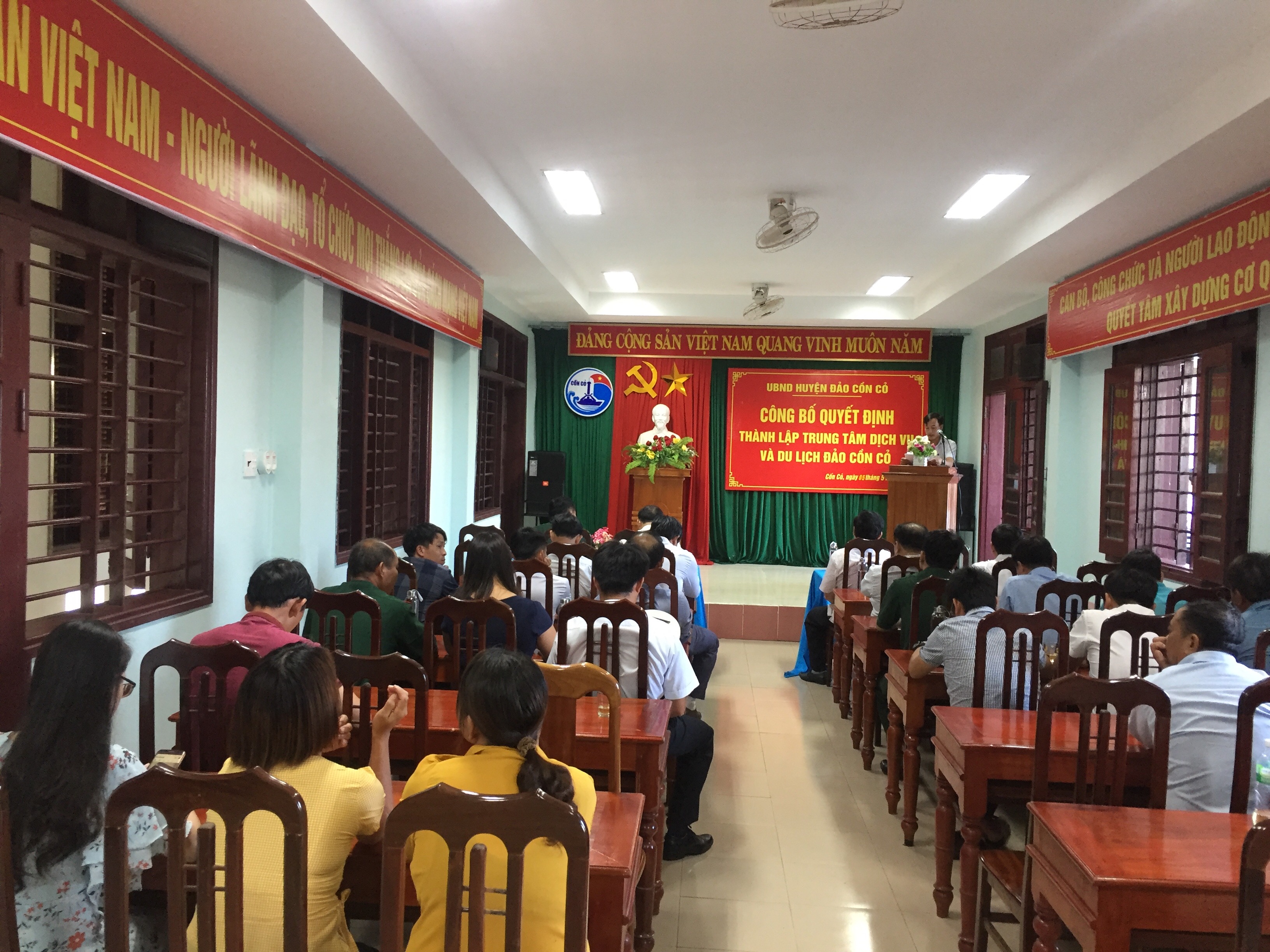Lễ công bố Quyết định thành lập Trung tâm dịch vụ du lịch Cồn Cỏ (Ảnh huyện đảo Cồn Cỏ)