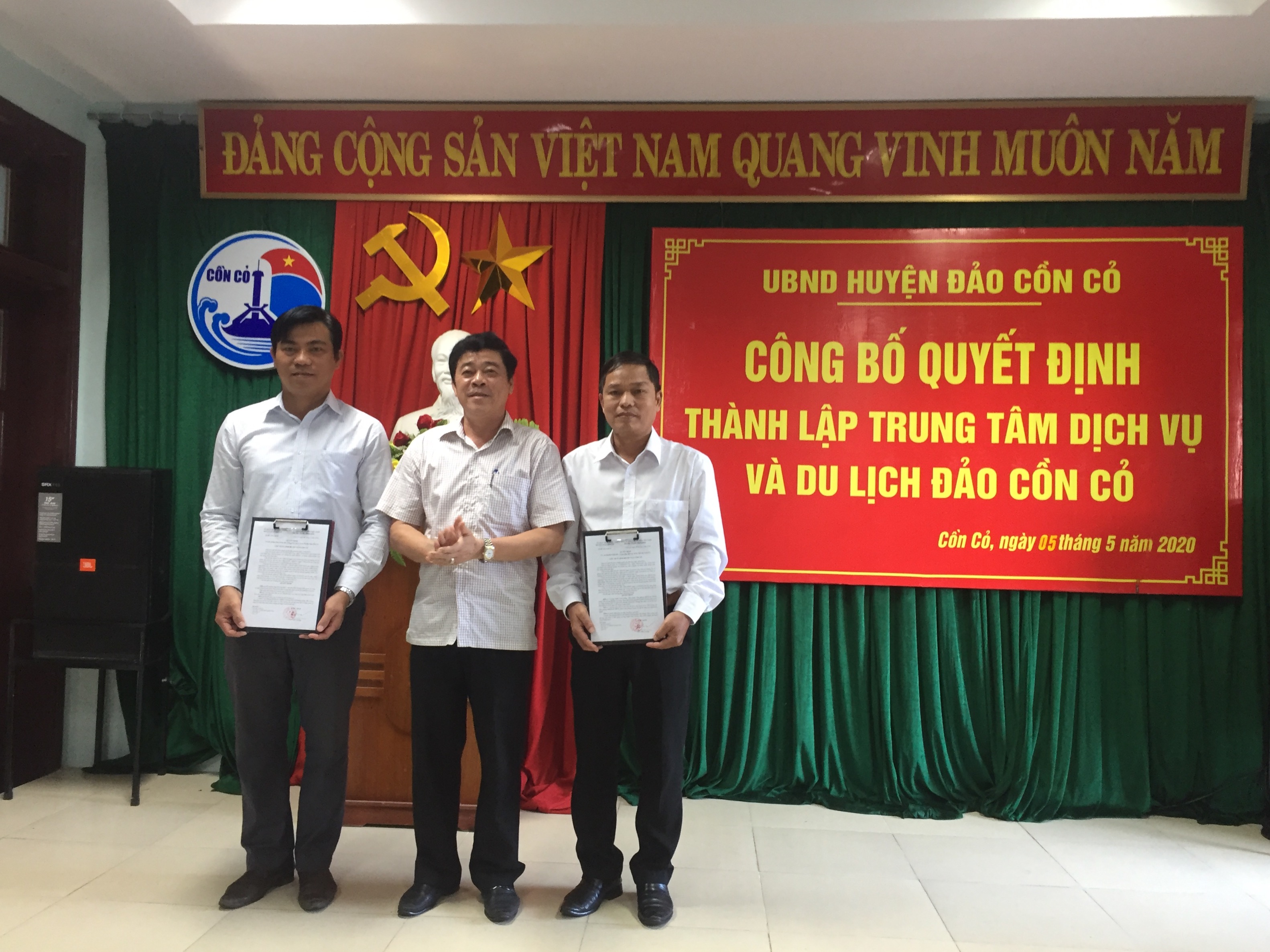 Công bố Quyết định bổ nhiệm Quyền Giám đốc và Phó Giám đốc 